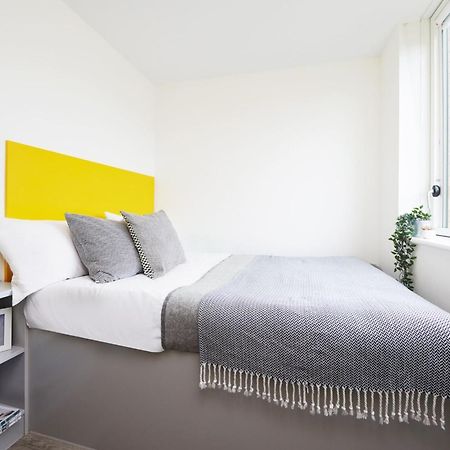 For Students Only Ensuite Bedrooms With Shared Kitchen At Cathedral Point In Винчестер Экстерьер фото