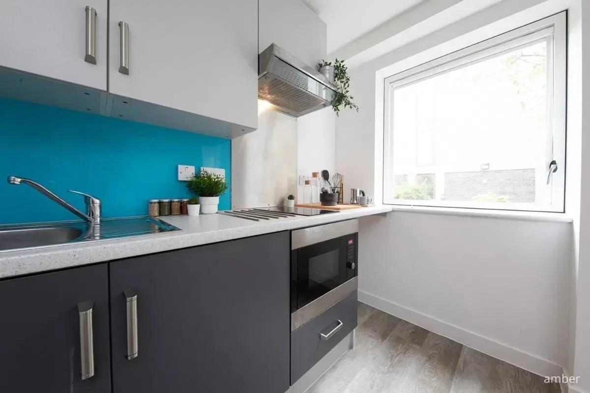 For Students Only Ensuite Bedrooms With Shared Kitchen At Cathedral Point In Винчестер Экстерьер фото