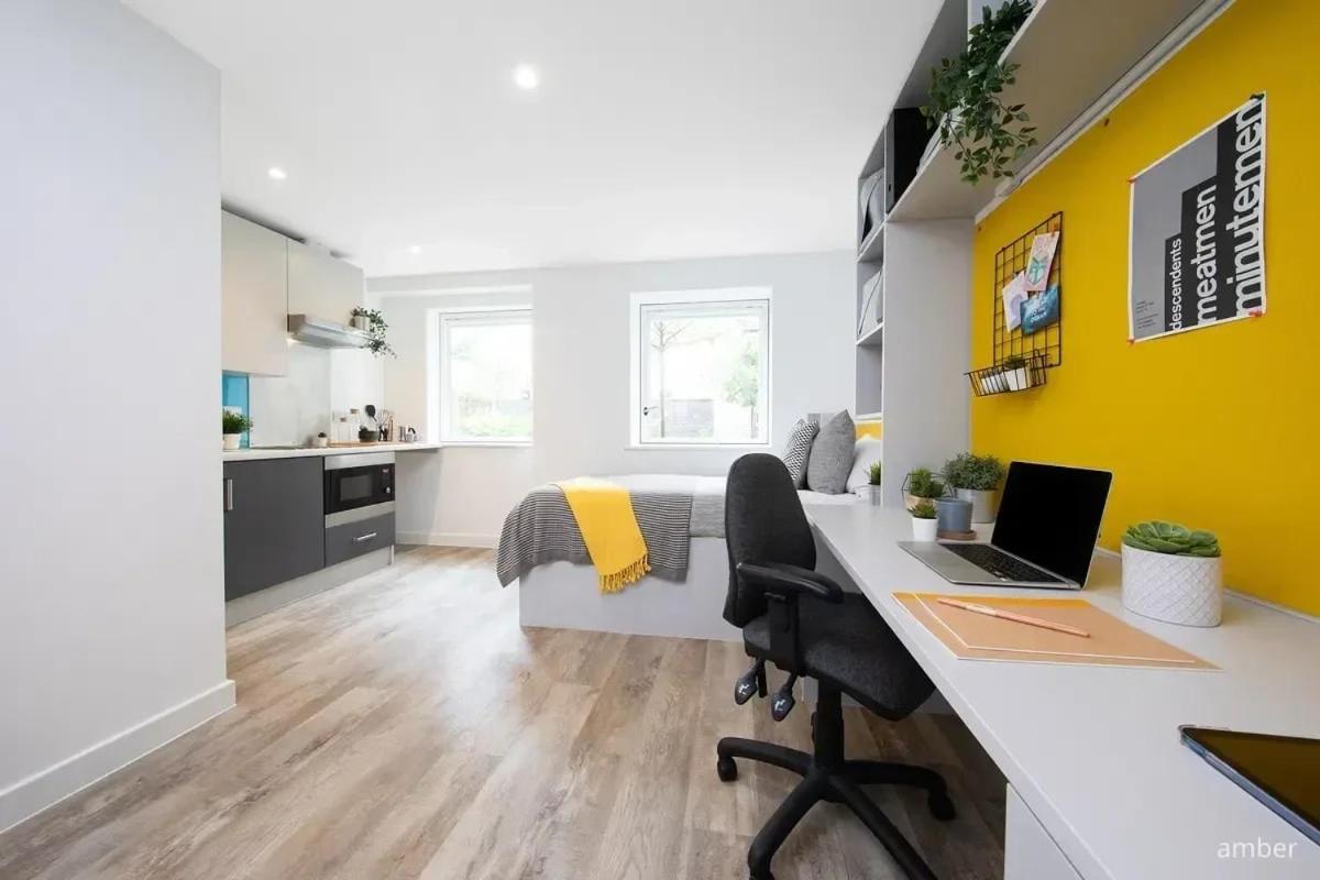 For Students Only Ensuite Bedrooms With Shared Kitchen At Cathedral Point In Винчестер Экстерьер фото